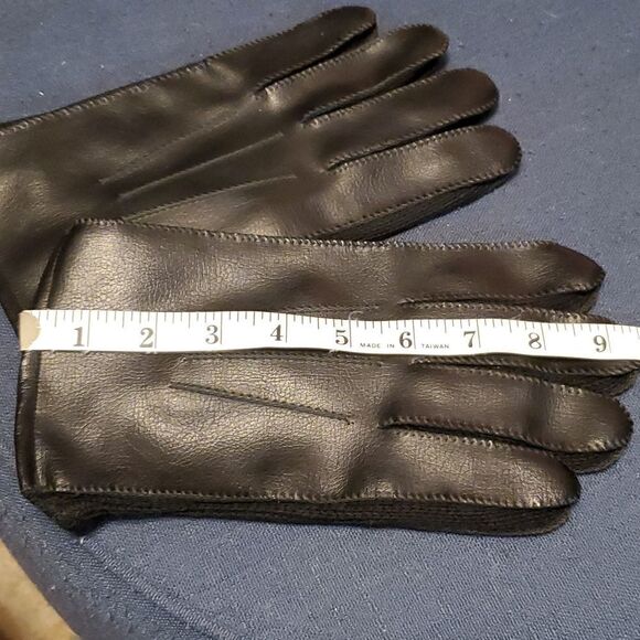 Beautiful vegan faux leather driving gloves size large. - Picture 6 of 6
